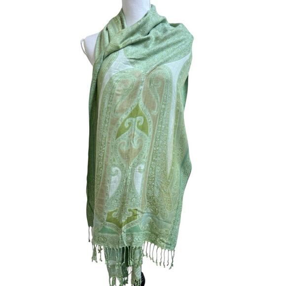 VINTAGE Scarf Shawl Wrap One Size 22" x 78" Fringe Light Green - Picture 2 of 3